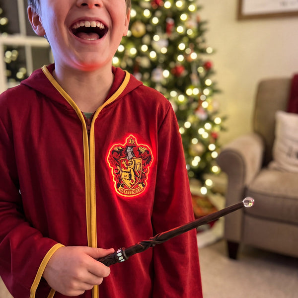 Tagged: the Gryffindor shield on the cloak lights up